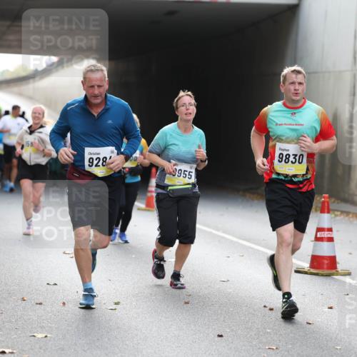 05.10.2025 - 20. swb-Marathon Bremen Michael Strokosch http://msf.ph/oto/9206272 05.10.2025 10:47:40 Laufen 158, 928, 955, 20, 9830 meine-sportfotos.de