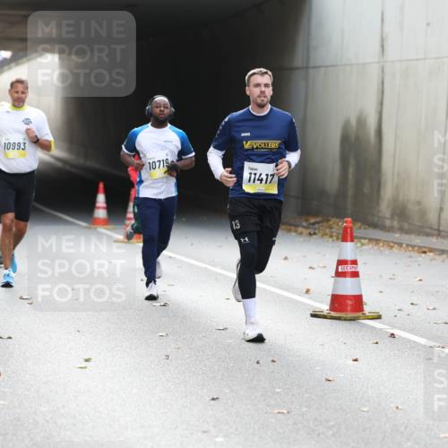 05.10.2025 - 20. swb-Marathon Bremen Michael Strokosch http://msf.ph/oto/9206283 05.10.2025 10:47:45 Laufen 11411, 11398, 10993, 10719, 11417, 13, 00 meine-sportfotos.de