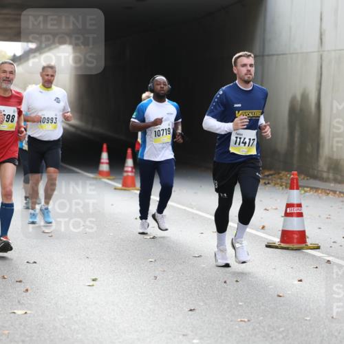 05.10.2025 - 20. swb-Marathon Bremen Michael Strokosch http://msf.ph/oto/9206284 05.10.2025 10:47:45 Laufen 11411, 98, 0993, 10719, 11417 meine-sportfotos.de