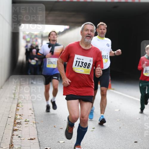 05.10.2025 - 20. swb-Marathon Bremen Michael Strokosch http://msf.ph/oto/9206287 05.10.2025 10:47:46 Laufen 11411, 11398, 02675, 993, 9172, 3719 meine-sportfotos.de