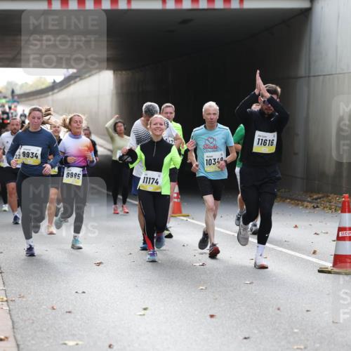 05.10.2025 - 20. swb-Marathon Bremen Michael Strokosch http://msf.ph/oto/9206299 05.10.2025 10:47:55 Laufen 9934, 9985, 11174, 10340, 11616 meine-sportfotos.de