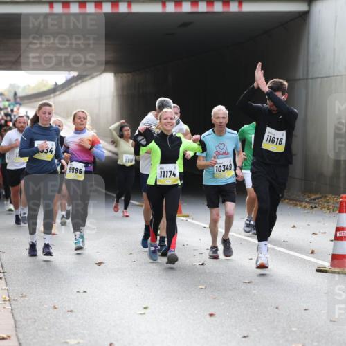 05.10.2025 - 20. swb-Marathon Bremen Michael Strokosch http://msf.ph/oto/9206300 05.10.2025 10:47:55 Laufen 34, 9985, 9918, 11616, 11174, 10349 meine-sportfotos.de
