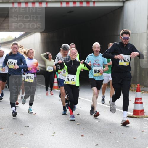 05.10.2025 - 20. swb-Marathon Bremen Michael Strokosch http://msf.ph/oto/9206302 05.10.2025 10:47:55 Laufen 1172, 9934, 9985, 9918, 103, 11174, 103, 1616 meine-sportfotos.de