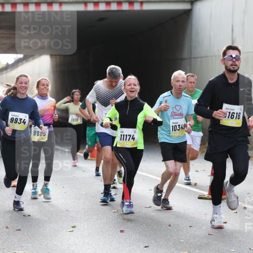 05.10.2025 - 20. swb-Marathon Bremen Michael Strokosch http://msf.ph/oto/9206304 05.10.2025 10:47:56 Laufen 11722, 9934, 998, 9918, 11174, 10349, 1616 meine-sportfotos.de