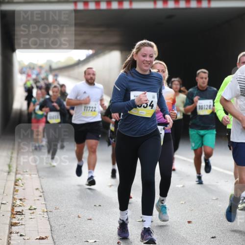 05.10.2025 - 20. swb-Marathon Bremen Michael Strokosch http://msf.ph/oto/9206308 05.10.2025 10:47:57 Laufen 11722, 34, 10128, 10310, 01805 meine-sportfotos.de
