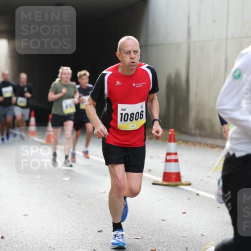 05.10.2025 - 20. swb-Marathon Bremen Michael Strokosch http://msf.ph/oto/9206330 05.10.2025 10:48:05 Laufen 11046, 10806 meine-sportfotos.de