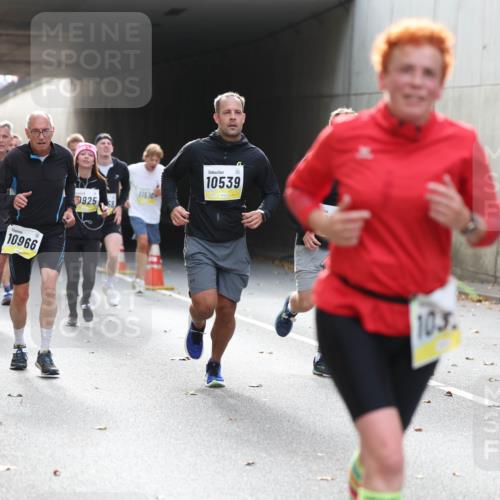 05.10.2025 - 20. swb-Marathon Bremen Michael Strokosch http://msf.ph/oto/9206339 05.10.2025 10:48:10 Laufen 716, 10966, 9925, 11510, 10539, 103, 00 meine-sportfotos.de
