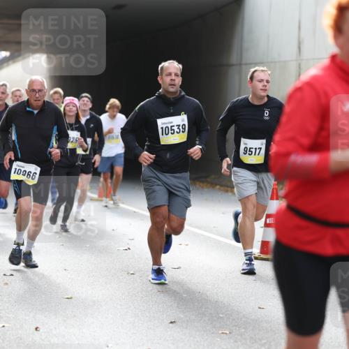 05.10.2025 - 20. swb-Marathon Bremen Michael Strokosch http://msf.ph/oto/9206340 05.10.2025 10:48:10 Laufen 11716, 10966, 11614, 10539, 9517, 880, 00 meine-sportfotos.de