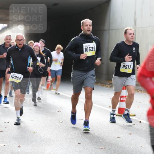 05.10.2025 - 20. swb-Marathon Bremen Michael Strokosch http://msf.ph/oto/9206341 05.10.2025 10:48:10 Laufen 11716, 10966, 10539, 91, 8, 9517 meine-sportfotos.de