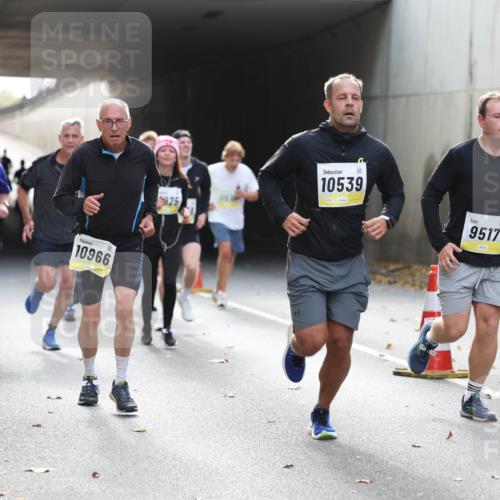 05.10.2025 - 20. swb-Marathon Bremen Michael Strokosch http://msf.ph/oto/9206342 05.10.2025 10:48:10 Laufen 716, 10966, 10539, 9517, 888 meine-sportfotos.de