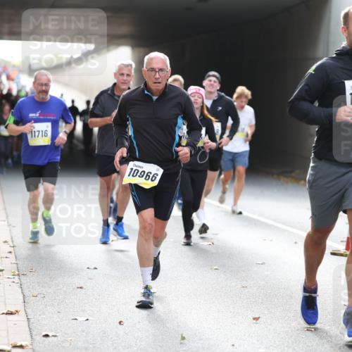 05.10.2025 - 20. swb-Marathon Bremen Michael Strokosch http://msf.ph/oto/9206343 05.10.2025 10:48:11 Laufen 11716, 10966, 10539 meine-sportfotos.de
