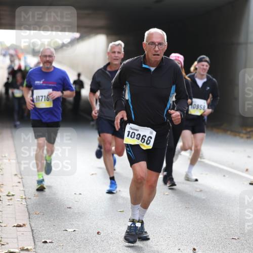 05.10.2025 - 20. swb-Marathon Bremen Michael Strokosch http://msf.ph/oto/9206344 05.10.2025 10:48:11 Laufen 11716, 10966, 0958 meine-sportfotos.de