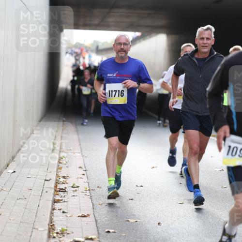 05.10.2025 - 20. swb-Marathon Bremen Michael Strokosch http://msf.ph/oto/9206345 05.10.2025 10:48:12 Laufen 11716, 10966 meine-sportfotos.de