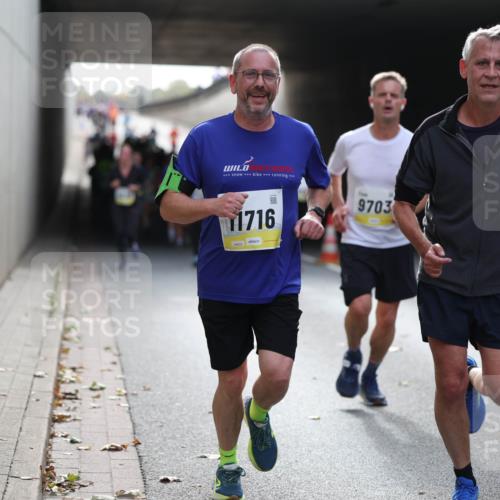 05.10.2025 - 20. swb-Marathon Bremen Michael Strokosch http://msf.ph/oto/9206349 05.10.2025 10:48:13 Laufen 1716, 9703 meine-sportfotos.de