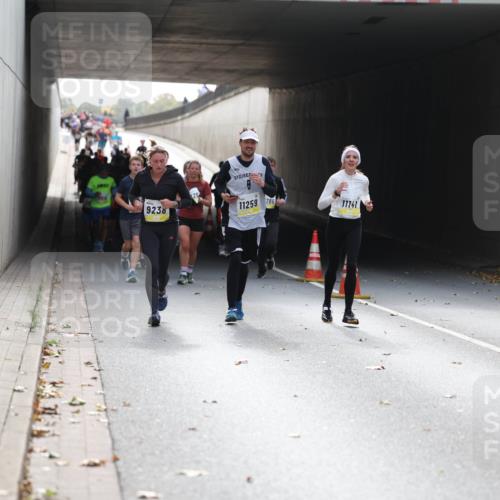 05.10.2025 - 20. swb-Marathon Bremen Michael Strokosch http://msf.ph/oto/9206351 05.10.2025 10:48:16 Laufen 9238, 126, 11259, 785, 17741 meine-sportfotos.de