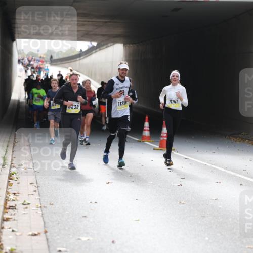 05.10.2025 - 20. swb-Marathon Bremen Michael Strokosch http://msf.ph/oto/9206352 05.10.2025 10:48:16 Laufen 11259, 1031, 238, 17741 meine-sportfotos.de