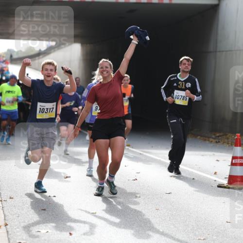 05.10.2025 - 20. swb-Marathon Bremen Michael Strokosch http://msf.ph/oto/9206364 05.10.2025 10:48:21 Laufen 1061, 10317, 97, 319, 10785 meine-sportfotos.de