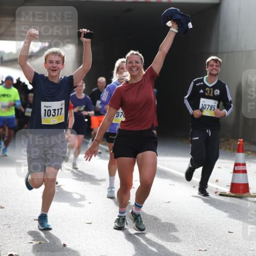 05.10.2025 - 20. swb-Marathon Bremen Michael Strokosch http://msf.ph/oto/9206367 05.10.2025 10:48:21 Laufen 10317, 97, 31, 10785 meine-sportfotos.de