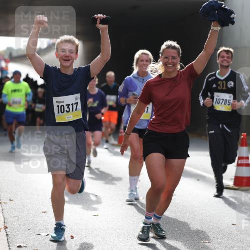 05.10.2025 - 20. swb-Marathon Bremen Michael Strokosch http://msf.ph/oto/9206368 05.10.2025 10:48:22 Laufen 10317, 312, 10785 meine-sportfotos.de