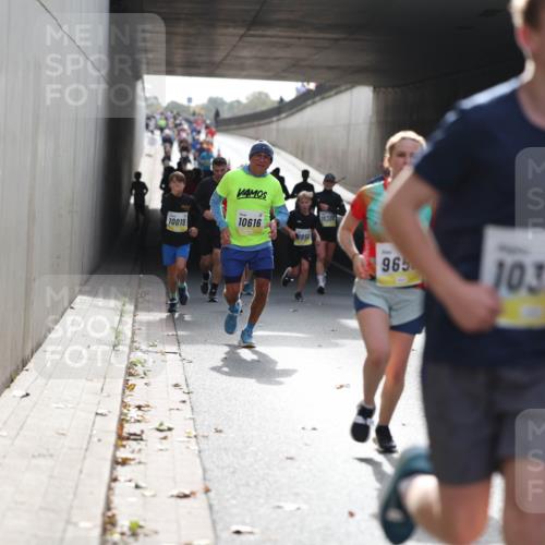 05.10.2025 - 20. swb-Marathon Bremen Michael Strokosch http://msf.ph/oto/9206369 05.10.2025 10:48:23 Laufen 10019, 10616, 9956, 0308, 965, 10311, 01 meine-sportfotos.de