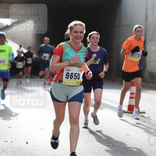 05.10.2025 - 20. swb-Marathon Bremen Michael Strokosch http://msf.ph/oto/9206372 05.10.2025 10:48:24 Laufen 10616, 9650, 10779, 976 meine-sportfotos.de