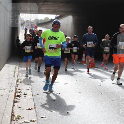05.10.2025 - 20. swb-Marathon Bremen Michael Strokosch http://msf.ph/oto/9206374 05.10.2025 10:48:25 Laufen 10019, 101, 11413, 10616, 10300, 10301, 9956, 11040 meine-sportfotos.de