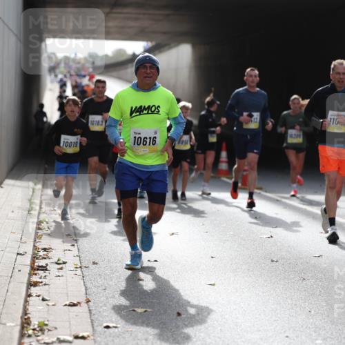 05.10.2025 - 20. swb-Marathon Bremen Michael Strokosch http://msf.ph/oto/9206375 05.10.2025 10:48:25 Laufen 10019, 10163, 10616, 6951, 16209, 110 meine-sportfotos.de