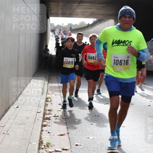 05.10.2025 - 20. swb-Marathon Bremen Michael Strokosch http://msf.ph/oto/9206378 05.10.2025 10:48:26 Laufen 10662, 10616, 019, 11413, 10309 meine-sportfotos.de