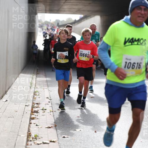 05.10.2025 - 20. swb-Marathon Bremen Michael Strokosch http://msf.ph/oto/9206380 05.10.2025 10:48:27 Laufen 100, 10662, 10616, 1413, 10309 meine-sportfotos.de