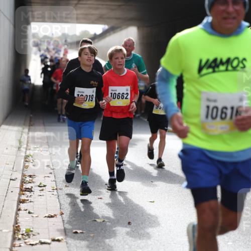 05.10.2025 - 20. swb-Marathon Bremen Michael Strokosch http://msf.ph/oto/9206381 05.10.2025 10:48:27 Laufen 019, 10662, 995, 10616, 13 meine-sportfotos.de