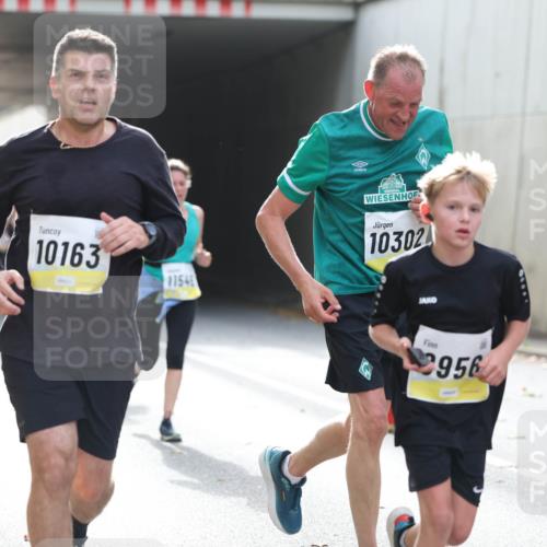 05.10.2025 - 20. swb-Marathon Bremen Michael Strokosch http://msf.ph/oto/9206388 05.10.2025 10:48:30 Laufen 10163, 11546, 10302, 2956 meine-sportfotos.de