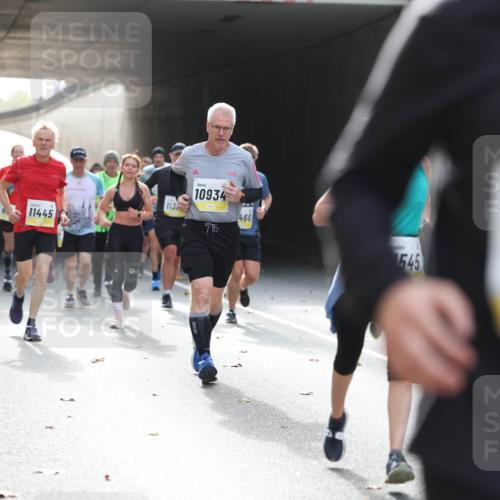 05.10.2025 - 20. swb-Marathon Bremen Michael Strokosch http://msf.ph/oto/9206389 05.10.2025 10:48:32 Laufen 11445, 1136, 10934, 466, 545, 1016 meine-sportfotos.de