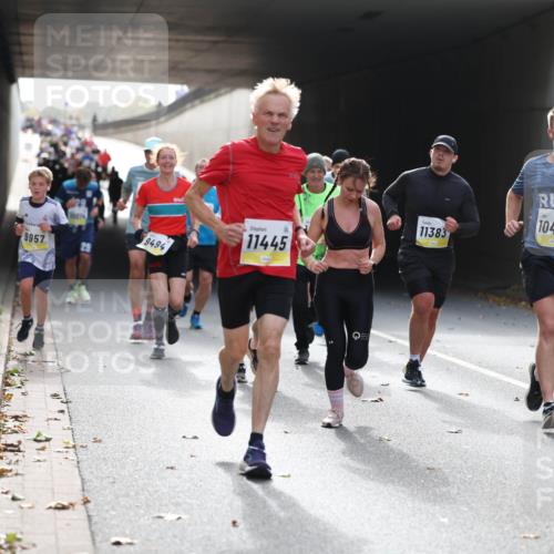 05.10.2025 - 20. swb-Marathon Bremen Michael Strokosch http://msf.ph/oto/9206393 05.10.2025 10:48:34 Laufen 9957, 9494, 11445, 11383, 488, 10466 meine-sportfotos.de