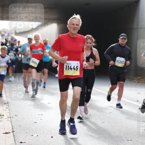 05.10.2025 - 20. swb-Marathon Bremen Michael Strokosch http://msf.ph/oto/9206395 05.10.2025 10:48:34 Laufen 494, 9957, 11445, 11383, 10466 meine-sportfotos.de