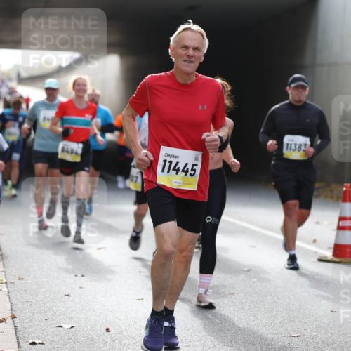 05.10.2025 - 20. swb-Marathon Bremen Michael Strokosch http://msf.ph/oto/9206396 05.10.2025 10:48:35 Laufen 0957, 11445, 11383, 10466 meine-sportfotos.de
