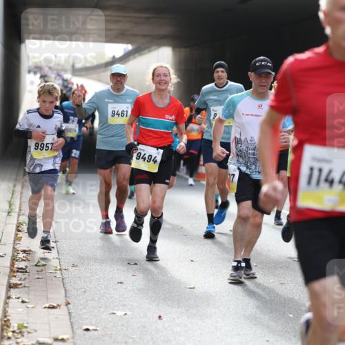 05.10.2025 - 20. swb-Marathon Bremen Michael Strokosch http://msf.ph/oto/9206398 05.10.2025 10:48:35 Laufen 9957, 0014, 9461, 9494, 17, 11445, 17 meine-sportfotos.de