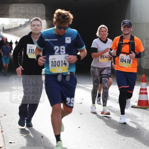 05.10.2025 - 20. swb-Marathon Bremen Michael Strokosch http://msf.ph/oto/9206412 05.10.2025 10:48:41 Laufen 115, 133, 29, 10014, 29, 9548, 10416 meine-sportfotos.de