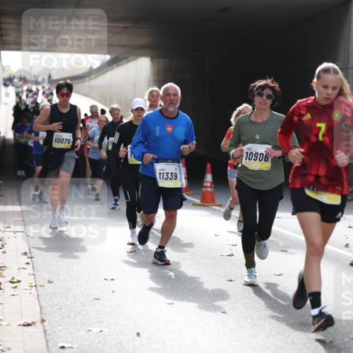 05.10.2025 - 20. swb-Marathon Bremen Michael Strokosch http://msf.ph/oto/9206430 05.10.2025 10:48:53 Laufen 10075, 11339, 10906, 7 meine-sportfotos.de