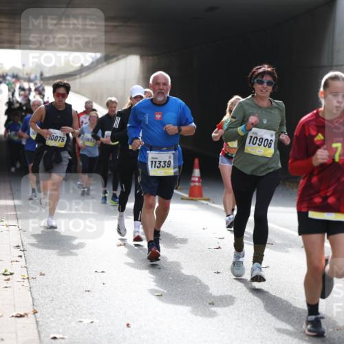 05.10.2025 - 20. swb-Marathon Bremen Michael Strokosch http://msf.ph/oto/9206431 05.10.2025 10:48:53 Laufen 0075, 11633, 11339, 10906 meine-sportfotos.de