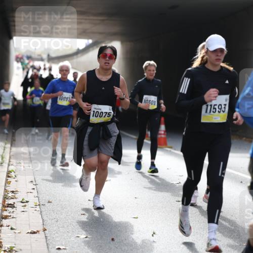 05.10.2025 - 20. swb-Marathon Bremen Michael Strokosch http://msf.ph/oto/9206437 05.10.2025 10:48:55 Laufen 10097, 10075, 10609, 11593, 11339 meine-sportfotos.de