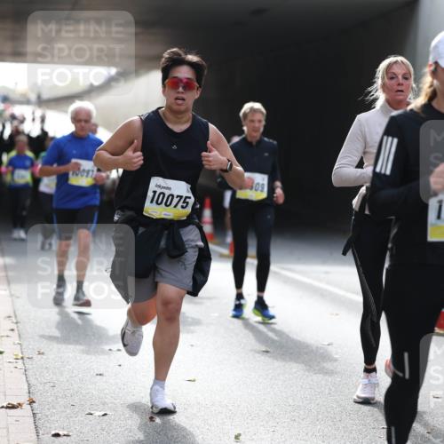 05.10.2025 - 20. swb-Marathon Bremen Michael Strokosch http://msf.ph/oto/9206440 05.10.2025 10:48:56 Laufen 10097, 10075, 09, 11593 meine-sportfotos.de