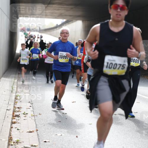05.10.2025 - 20. swb-Marathon Bremen Michael Strokosch http://msf.ph/oto/9206441 05.10.2025 10:48:57 Laufen 10064, 1009, 10075, 0609 meine-sportfotos.de