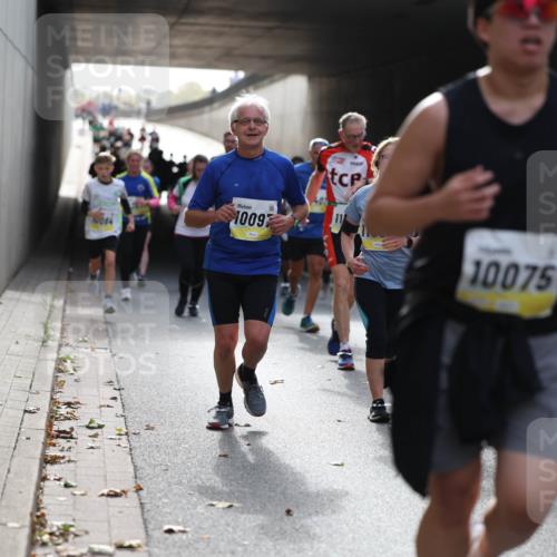 05.10.2025 - 20. swb-Marathon Bremen Michael Strokosch http://msf.ph/oto/9206442 05.10.2025 10:48:57 Laufen 10064, 1009, 10075 meine-sportfotos.de