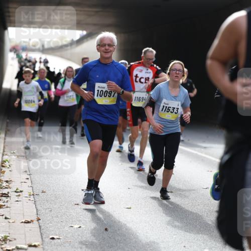 05.10.2025 - 20. swb-Marathon Bremen Michael Strokosch http://msf.ph/oto/9206444 05.10.2025 10:48:57 Laufen 10064, 10097, 11694, 11533, 10075 meine-sportfotos.de