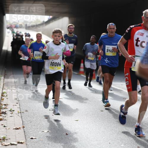 05.10.2025 - 20. swb-Marathon Bremen Michael Strokosch http://msf.ph/oto/9206449 05.10.2025 10:49:00 Laufen 9367, 10064, 631, 10533, 940 meine-sportfotos.de