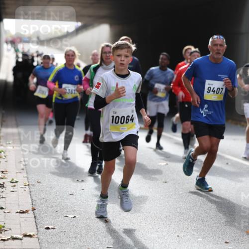 05.10.2025 - 20. swb-Marathon Bremen Michael Strokosch http://msf.ph/oto/9206451 05.10.2025 10:49:00 Laufen 361, 10064, 9407, 9935, 11694 meine-sportfotos.de