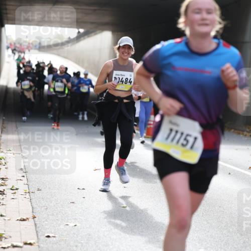 05.10.2025 - 20. swb-Marathon Bremen Michael Strokosch http://msf.ph/oto/9206462 05.10.2025 10:49:05 Laufen 484, 11151 meine-sportfotos.de