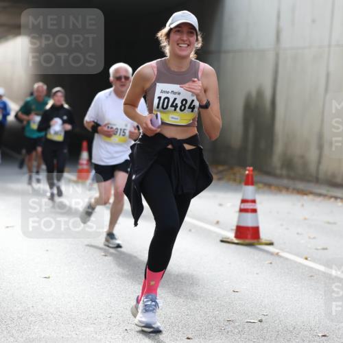 05.10.2025 - 20. swb-Marathon Bremen Michael Strokosch http://msf.ph/oto/9206465 05.10.2025 10:49:06 Laufen 15, 10484 meine-sportfotos.de