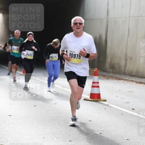 05.10.2025 - 20. swb-Marathon Bremen Michael Strokosch http://msf.ph/oto/9206468 05.10.2025 10:49:07 Laufen 3402, 10674, 10915, 00 meine-sportfotos.de