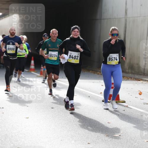 05.10.2025 - 20. swb-Marathon Bremen Michael Strokosch http://msf.ph/oto/9206472 05.10.2025 10:49:08 Laufen 11045, 9900, 9427, 10234, 9402, 9574, 00 meine-sportfotos.de